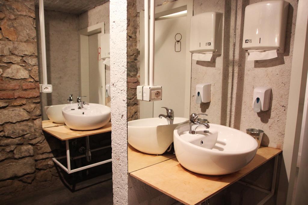 Destil Hostel 티라나 외부 사진